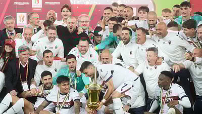 51 ஆண்டுகளுக்குப் பிறகு கோப்பையை வென்ற போலோக்னா..! ஆனந்தக் கண்ணீரில் வீரர்கள்!