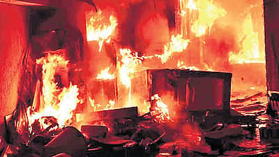 தில்லி வணிகக் கல்லூரி நூலகத்தில் தீ! 