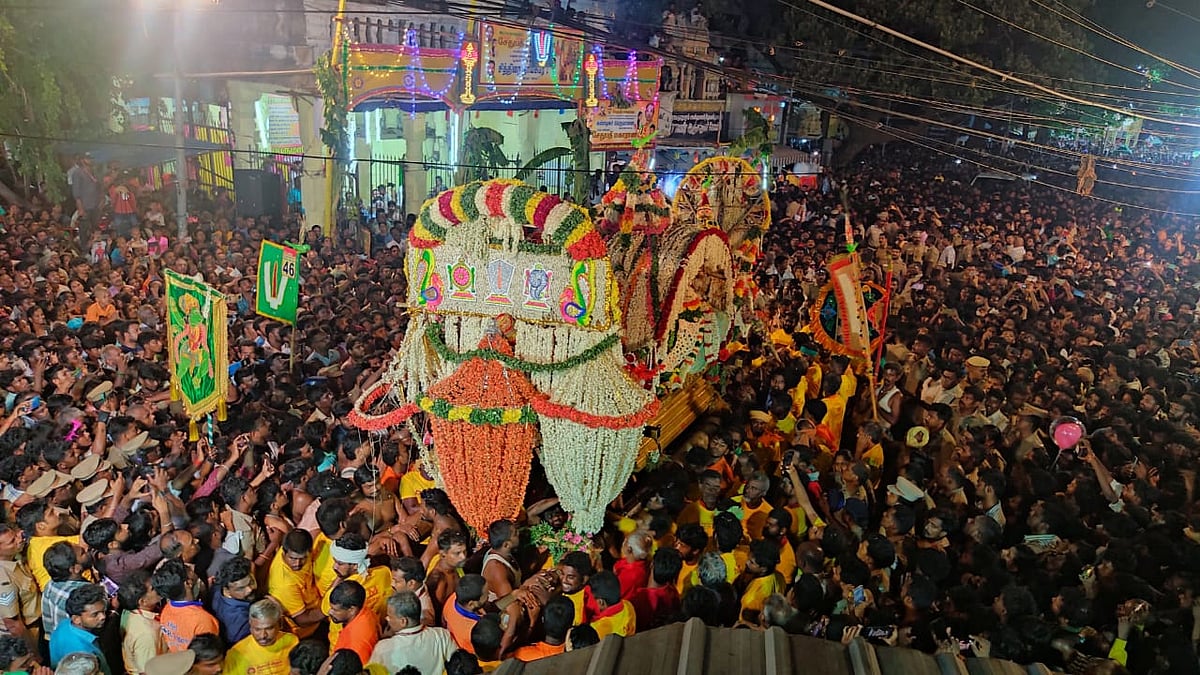 அழகர் மலைக்கு புறப்பட்ட கள்ளழகர் - புகைப்படங்கள்