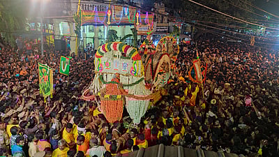 அழகர் மலைக்கு புறப்பட்ட கள்ளழகர் - புகைப்படங்கள்