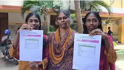 10ஆம் வகுப்பில் ஒரே மதிப்பெண் எடுத்த இரட்டைச் சகோதரிகள்!