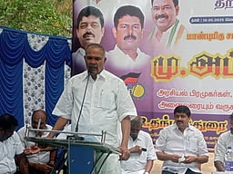 ஏழைகளின் கஷ்டம் தெரியாதவா் விஜய்: மு. அப்பாவு