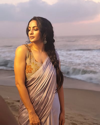 நீயே உனக்கு ஒளி... ஸ்ரேயா ரெட்டி!