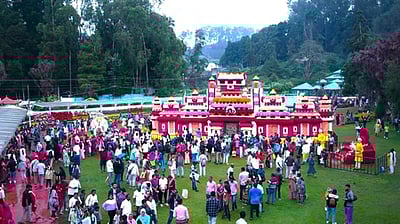 உதகை மலா்க் கண்காட்சி: 3 நாள்களில் 52 ஆயிரம் போ் கண்டு ரசித்தனா்! 