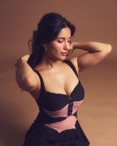 பிங்க் பேந்தர்... ருஹானி ஷர்மா!