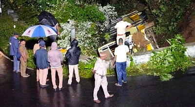 வால்பாறையில் அரசுப் பேருந்து கவிழ்ந்து விபத்து: 40 பேர் காயம்!