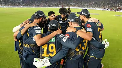 லக்னௌவுக்கு எதிராக குஜராத் டைட்டன்ஸ் பந்துவீச்சு!