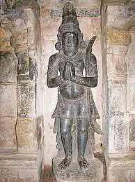 வரலாறு காட்டும் காலணி!