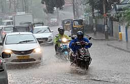 கேரளத்தில் தொடரும் கனமழை: 8 மாவட்டங்களுக்கு ரெட் அலர்ட்!