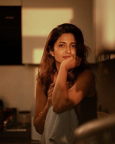 வைகாசி நிலவே... கீர்த்தி பாண்டியன்!