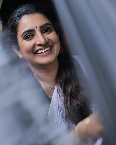 புன்சிரிப்பு... சுஜிதா!