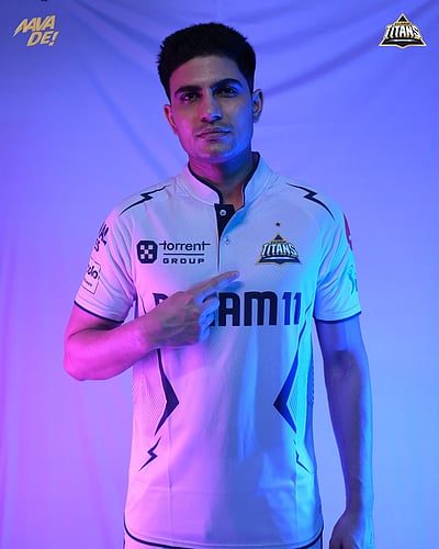 புதிய சீருடையில் ஷுப்மன் கில்!