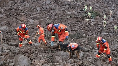 சீனாவில் நிலச்சரிவுகள்: 2 போ் உயிரிழப்பு; 19 போ் மாயம்