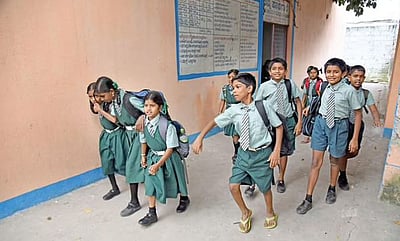 நாட்டில் பள்ளிப் படிப்பை பாதியில் கைவிடுவோர் எத்தனை லட்சம்?