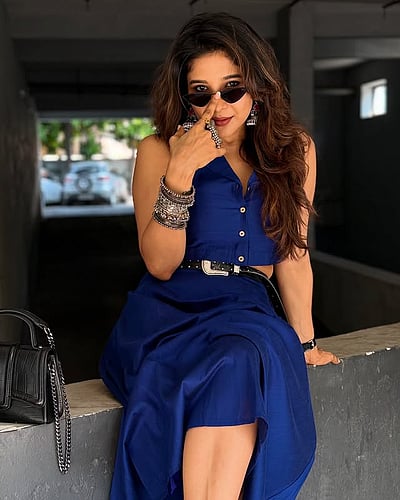 நீலக்குயில்.. சாக்‌ஷி அகர்வால்!