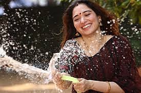 மைசூரு சாண்டல் சோப்பு விளம்பரத்துக்கு தமன்னா! சர்ச்சையால் நடந்த சாதனை