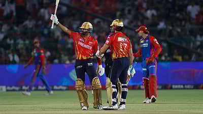 ஷ்ரேயாஸ், ஸ்டாய்னிஸ் அதிரடி; தில்லி கேபிடல்ஸுக்கு 207 ரன்கள் இலக்கு!