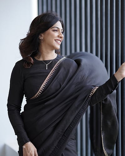 கரு கரு விழிகளால்... மடோனா!