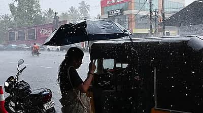 கோடையைக் குளிர்விக்கும் மழை! 