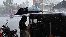 கோடையைக் குளிர்விக்கும் மழை!