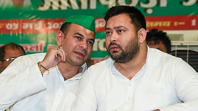 லாலுவின் மூத்த மகன் கட்சியிலிருந்து அதிரடி நீக்கம்: காரணம் என்ன?   