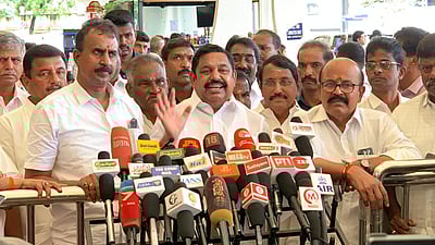 பயமில்லை என்று கூறியவர் வெளிநாடு தப்பிச் சென்றது ஏன்? இபிஎஸ் கேள்வி!