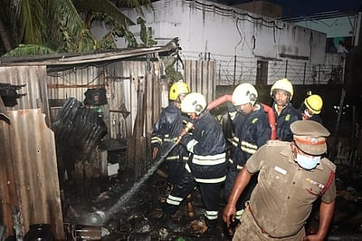 தீ விபத்து: 15 குடிசைகள் 
எரிந்து சேதம்