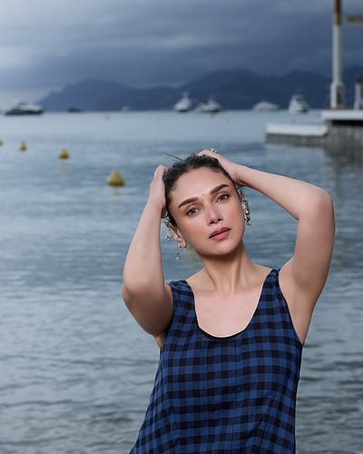 கேன்ஸ் நகரில் அதிதி!