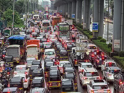 மும்பைக்கு ஆரஞ்சு எச்சரிக்கை: போக்குவரத்து முடங்கியது!
