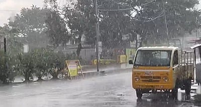 கோவையில் விடாமல் கொட்டித் தீர்க்கும் கனமழை! இன்றும் ரெட் அலர்ட்!!