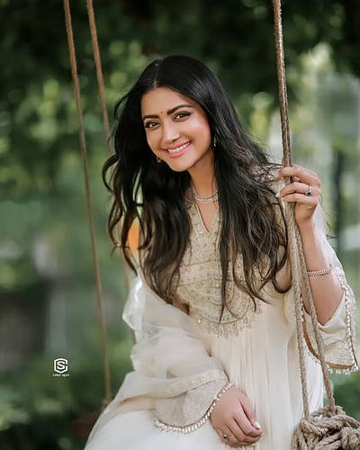 வெண்புறாவே... மம்தா மோகன்தாஸ்!