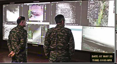 ஒபாமா போல ஆபரேஷன் சிந்தூரை பார்த்த தளபதிகள்.. வெளியானது வார் ரூம் படங்கள்!