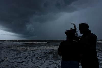 கேரளத்தில் வலுவடையும் பருவமழை: கோழிக்கோடு, வயநாட்டுக்கு ரெட் அலர்ட்!