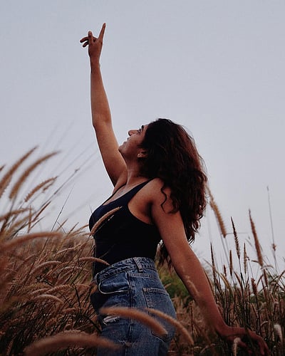 பறவையே பறந்து போ... நிமிஷா சஜயன்! 