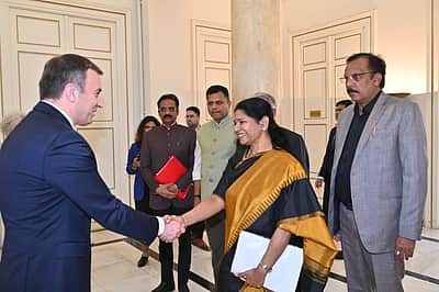 கிரீஸ் வெளியுறவுத் துறையுடன் கனிமொழி தலைமையிலான அனைத்துக் கட்சிக் குழு! 