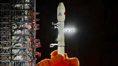 விண்கல் ஆய்வுக்காக விண்கலம் செலுத்தியது சீனா