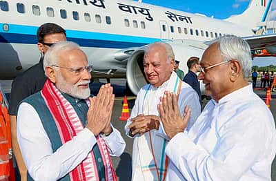 பாட்னா விமான நிலைய புதிய முனையம்: பிரதமா் திறந்து வைத்தாா்
