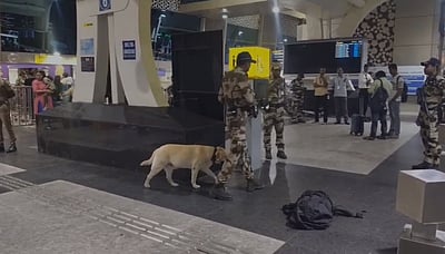 வெடிகுண்டு இருக்குமோ..?: கோவை விமான நிலையத்தில் கேட்பாரற்றுக் கிடந்த பையால் பரபரப்பு!