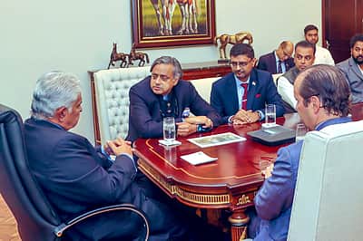 பனாமா அதிபருடன் சசி தரூர் தலைமையிலான அனைத்துக் கட்சிக் குழு!