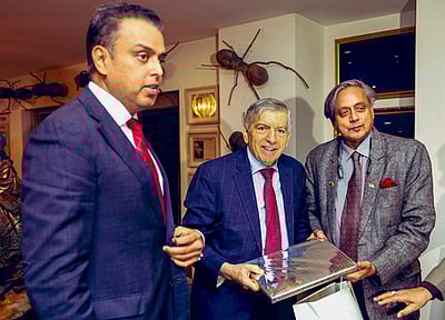 இந்திய தாக்குதலால் பாகிஸ்தானில் ஏற்பட்ட உயிரிழப்புகளுக்கு இரங்கல்: 
கொலம்பியா மீது சசி தரூா் அதிருப்தி