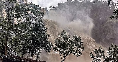 வடகிழக்கு மாநிலங்களைக் கலங்கடிக்கும் கனமழை! இயல்பு வாழ்க்கை முடக்கம்!