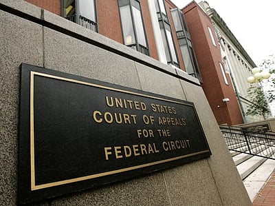 டிரம்ப்பின் கூடுதல் வரி விதிப்பு: 
நீதிமன்ற தடை நிறுத்திவைப்பு