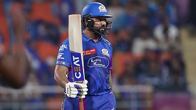 ரோஹித் சர்மா அதிரடி; ஒரே போட்டியில் இரண்டு சாதனைகள்!