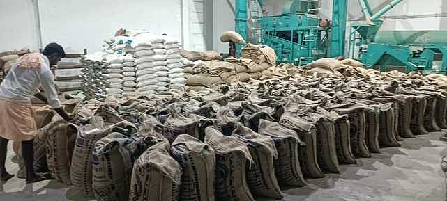 கரூா் மாவட்டத்தில் 120 டன் உளுந்து கொள்முதல் செய்ய இலக்கு!