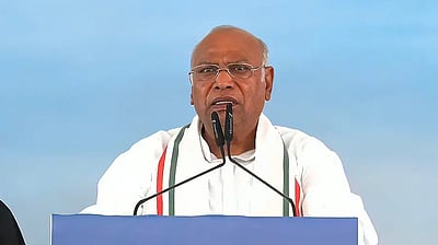 மோடி அரசு நாட்டை தவறாக வழிநடத்தியுள்ளது! - கார்கே