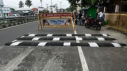 களக்காடு அருகே வேகத்தடை அமைக்கக் கோரிக்கை