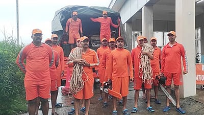 வெள்ளத்தில் மிதக்கும் கேரளம்: விரைந்தது தேசிய பேரிடர் மீட்புக் குழு!