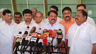 ஓய்வு பெற்றவா்களுக்கு மீண்டும் அரசுப் பணி: நயினாா் நாகேந்திரன் கண்டனம்