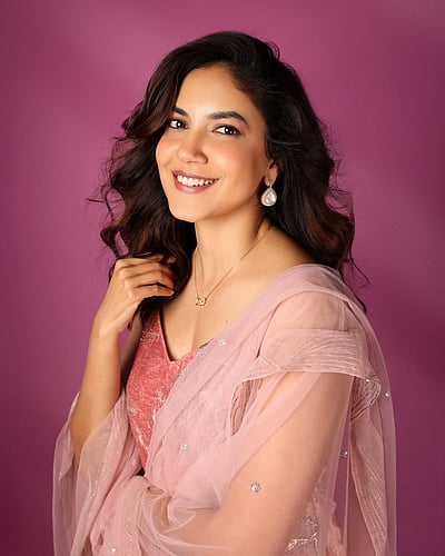 மழைக்கால நண்பகலே... ரிது வர்மா!