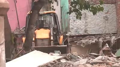 தில்லி மதராஸி குடியிருப்புகள்  இடித்து அகற்றம்! 